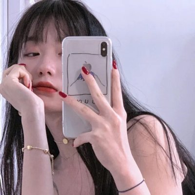 镜中的女孩封面